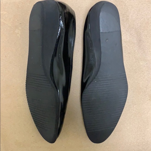 Size 7 Ferragamo black patent leather flats. - Picture 5 of 7